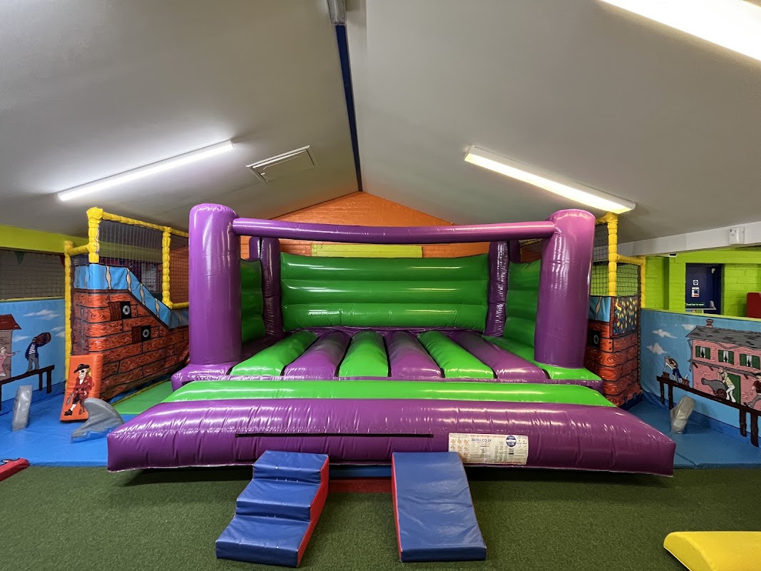 Dizzy Rascals play centre Laurencekirk