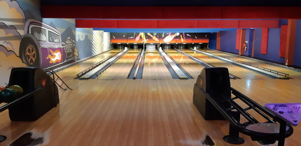 JR's Bowling & American Diner