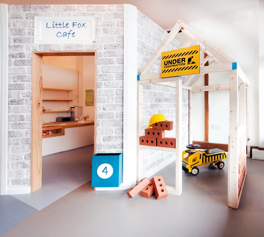 Little Foxes Play Town